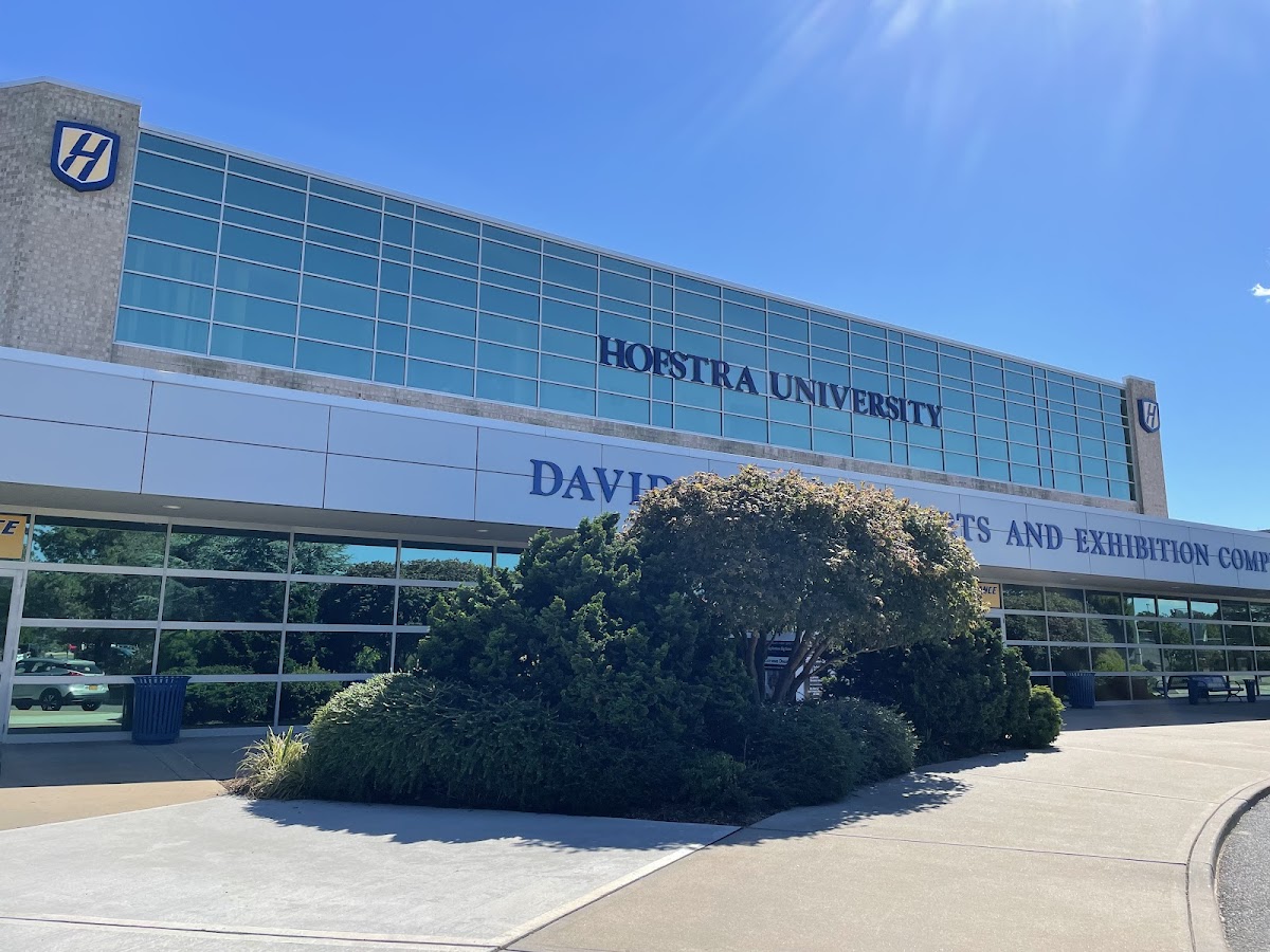 Hofstra University photo 3