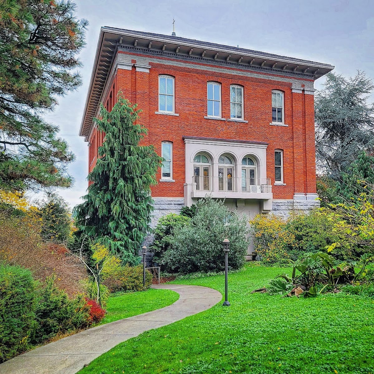 University of 3343 photo 7