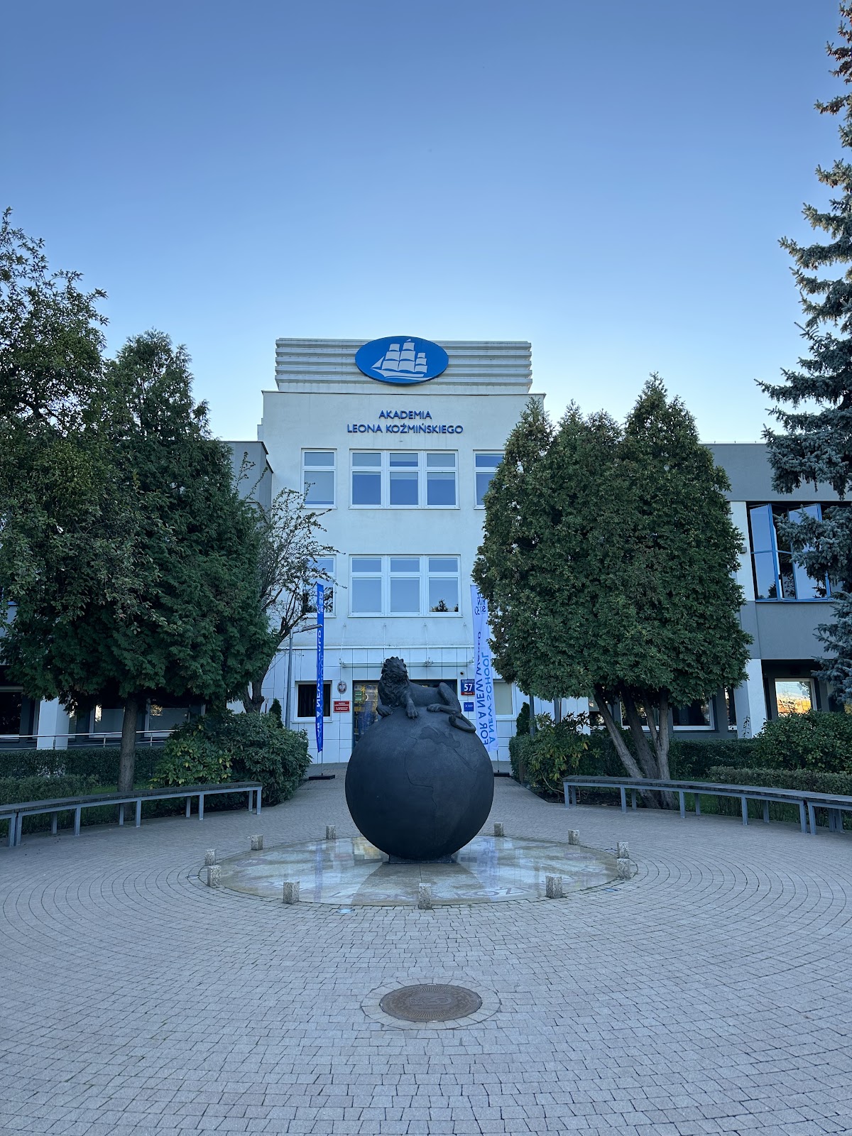 The Leon Koźmiński University photo 7