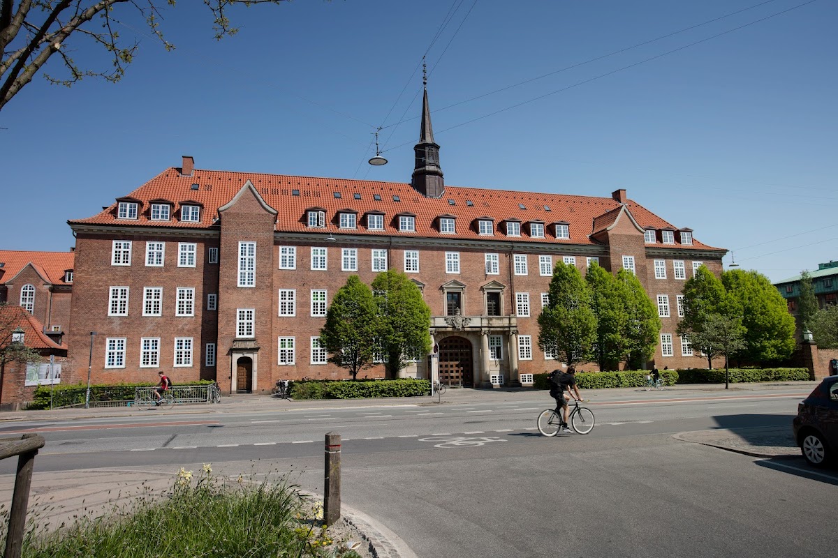 Metropolitan University College photo 4