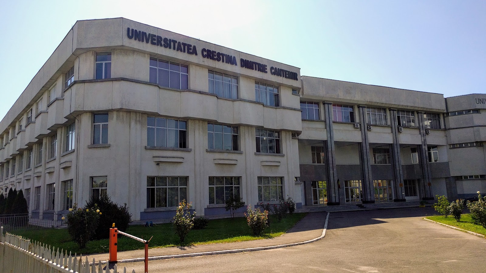 Dimitrie Cantemir Christian University campus