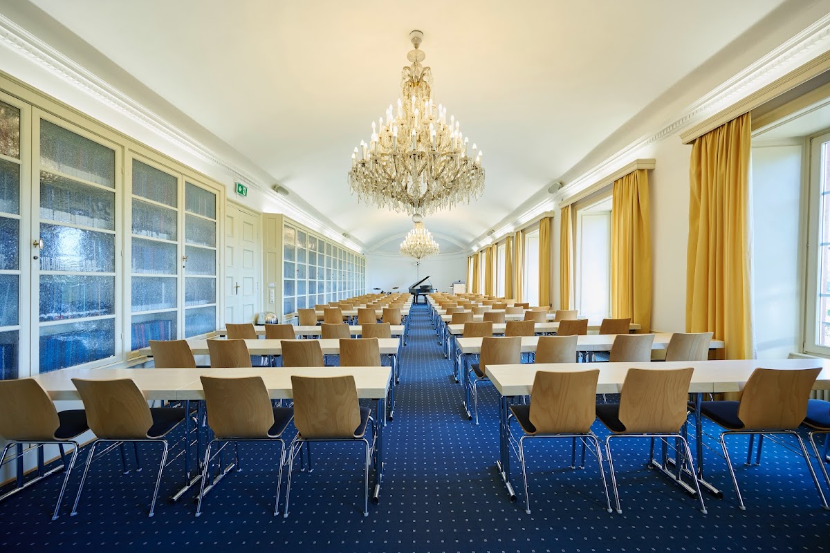 EBS Universität für Wirtschaft und Recht photo 5