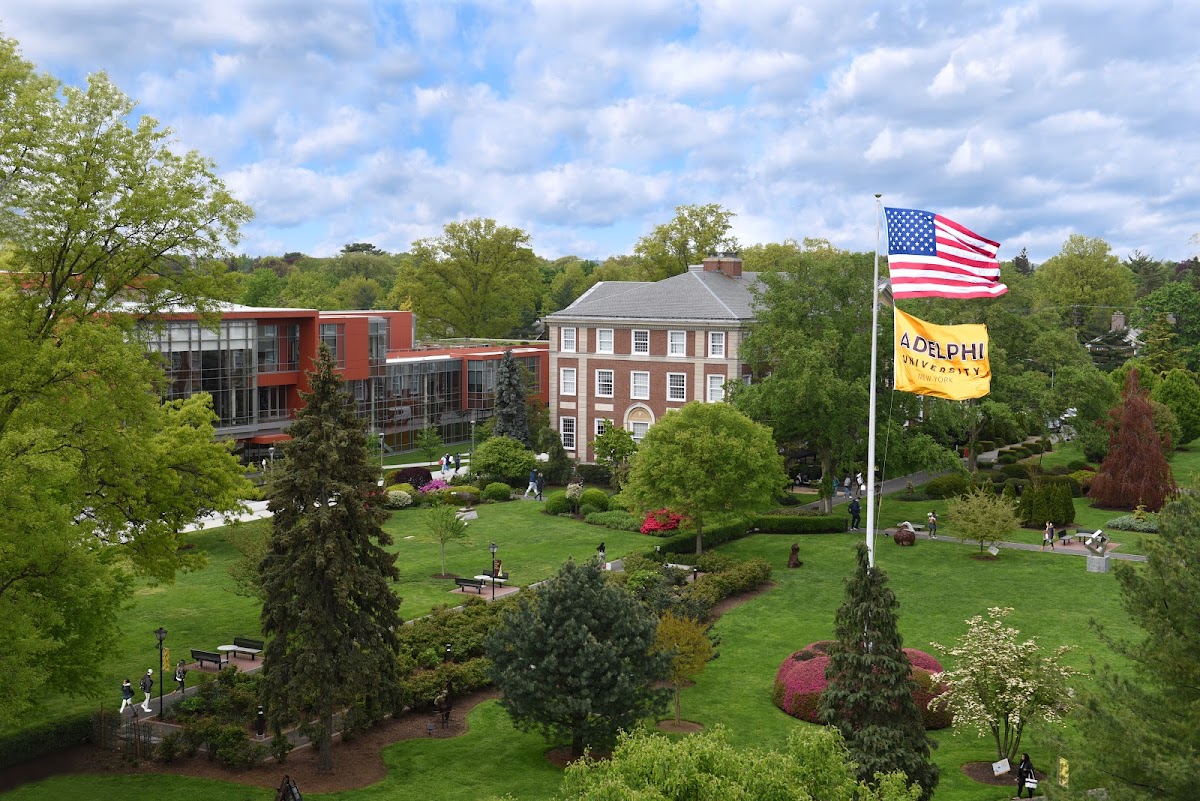 Adelphi University photo 3