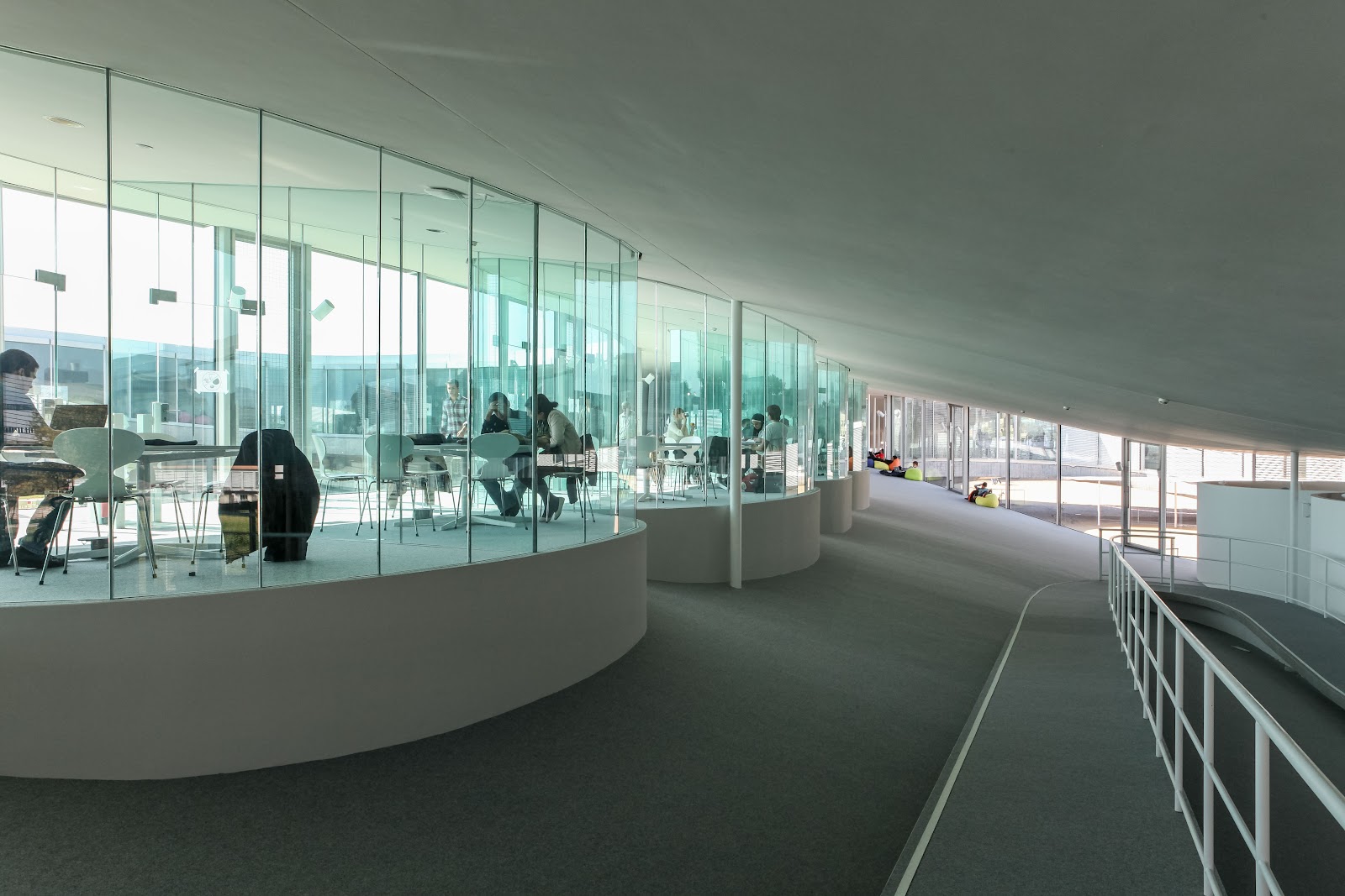 École Polytechnique Fédérale de Lausanne (EPFL)
