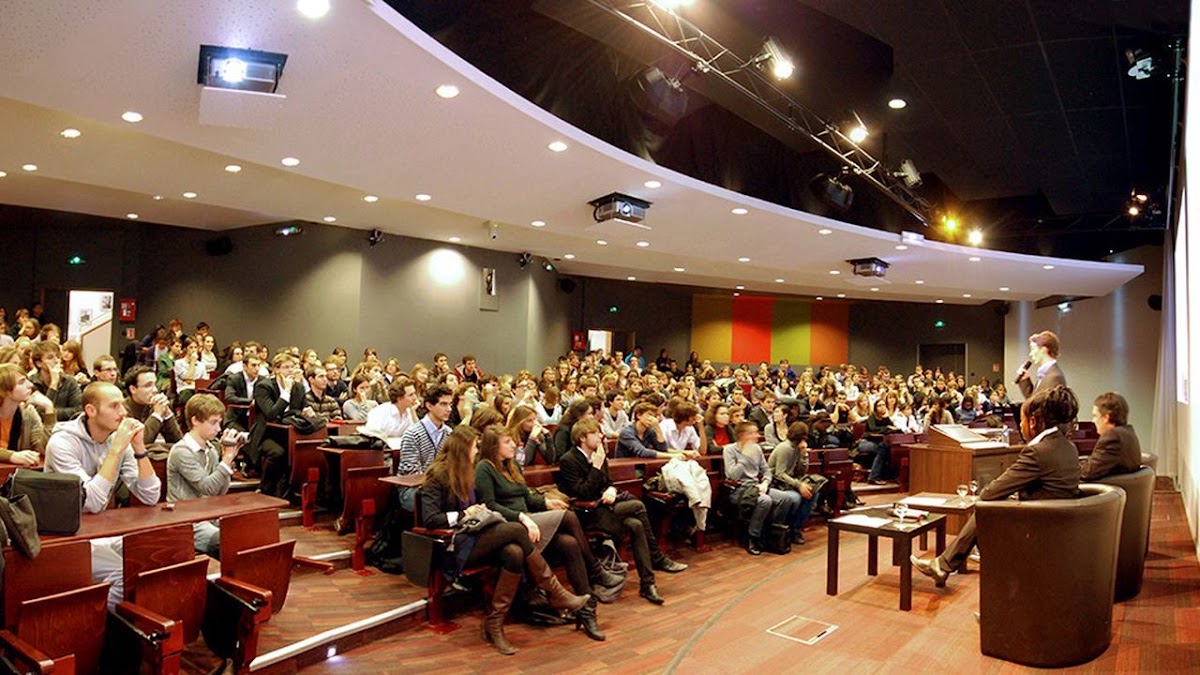 Toulouse Business School photo 1