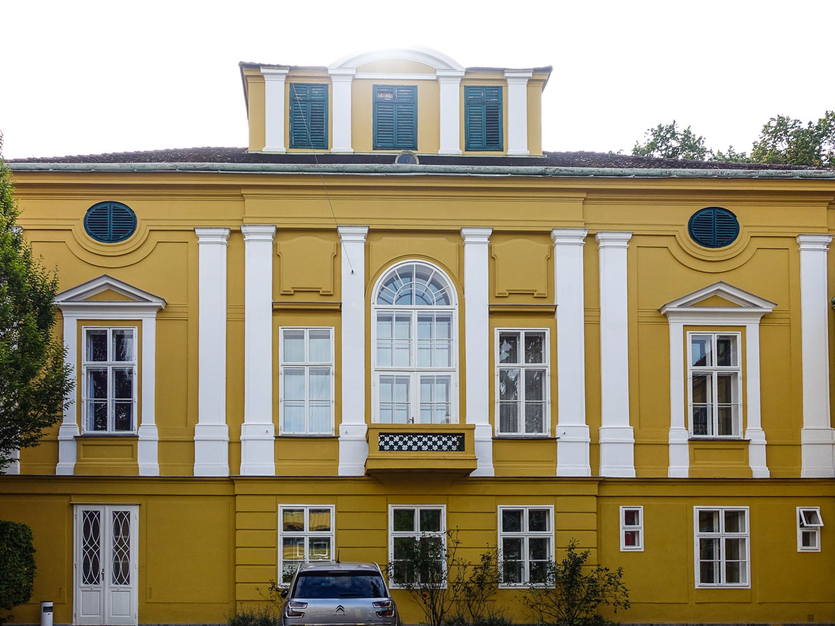 Lauder Business School photo 3