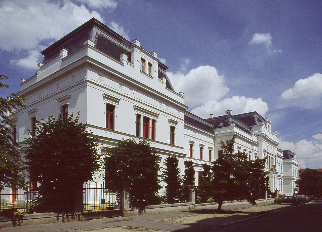 Higher School of Applied Arts campus
